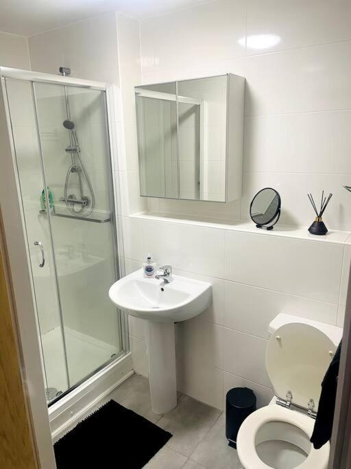 #215 1 Bed Serviced Apartment 더비 외부 사진