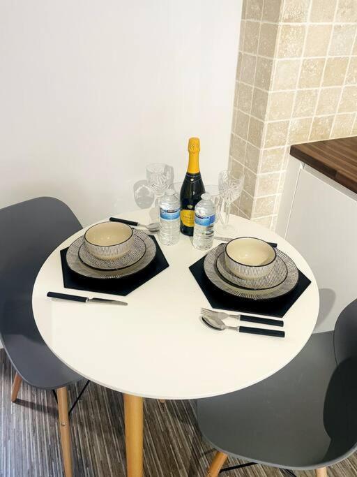 #215 1 Bed Serviced Apartment 더비 외부 사진